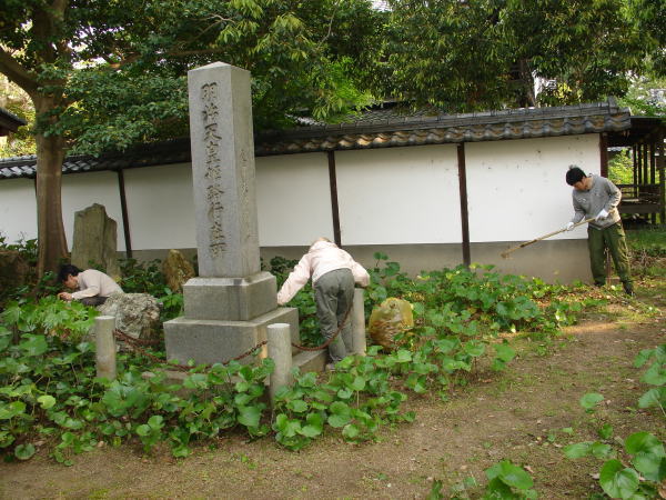 本徳寺 行在所 草刈り